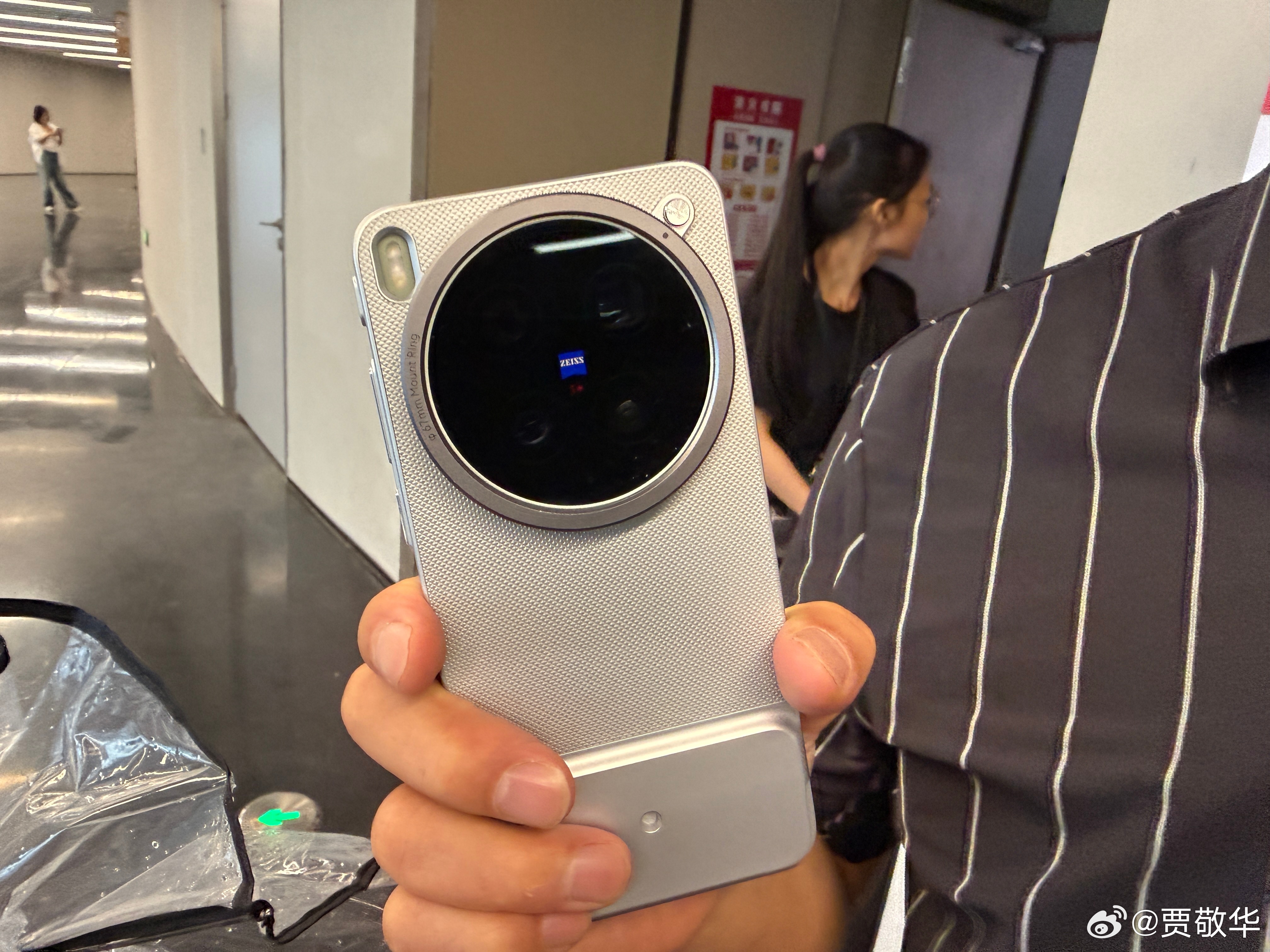 刚帮老师找到了他丢失的vivo X300 Ultra手机，本来他答应请我吃饭的，