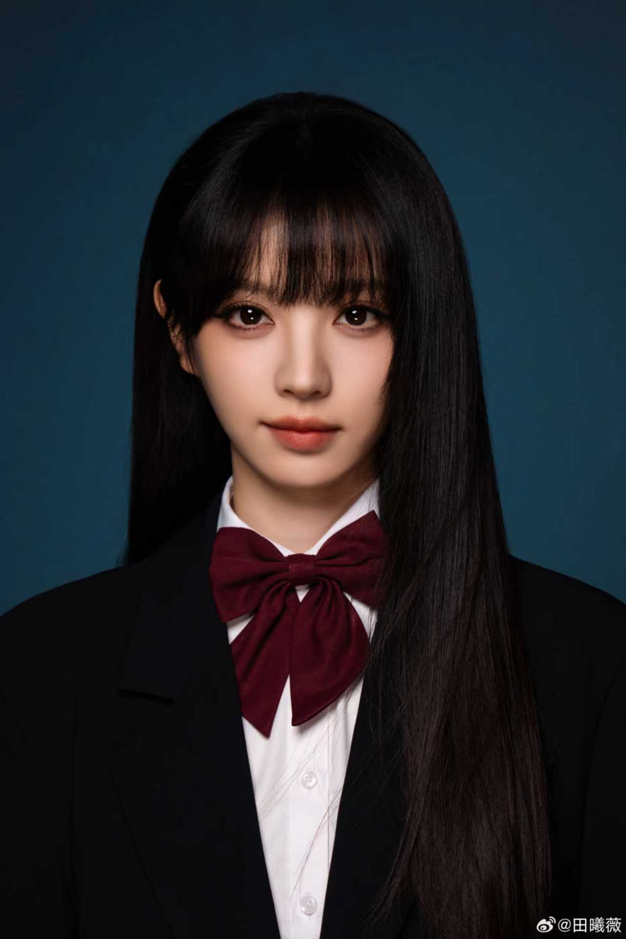 田曦薇腹黑学姐  救命，田曦薇是什么腹黑学姐啊，学院制服搭配黑长直，恶女感拉满了