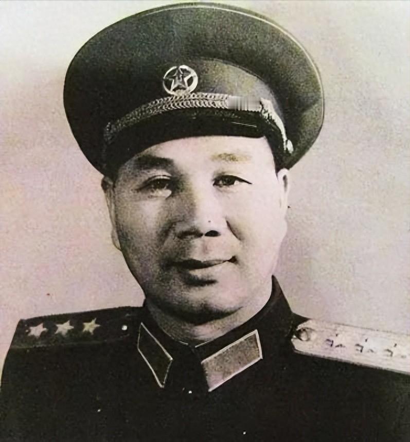 面对90年代下岗潮，杨成武将军表示坚决反对让工人自生自灭，这样做他内心无法接受！