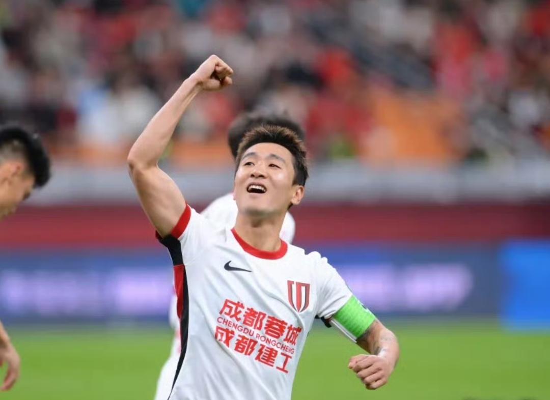 6场5球2助，成都姆巴佩太猛了，成都蓉城队这笔引援简直太值了。如果能够加强一下后