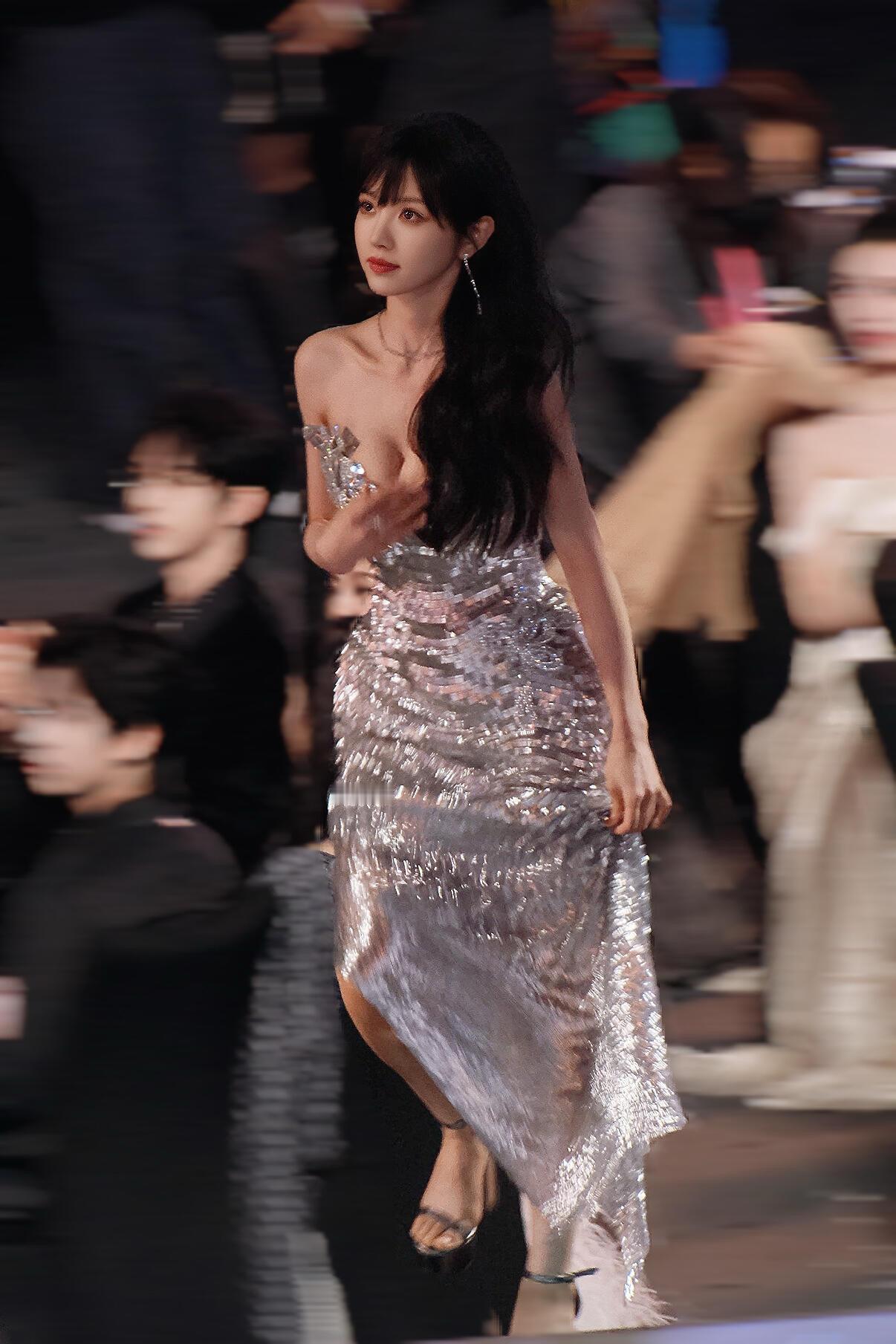 田曦薇 x 爱奇艺尖叫之夜内场神图