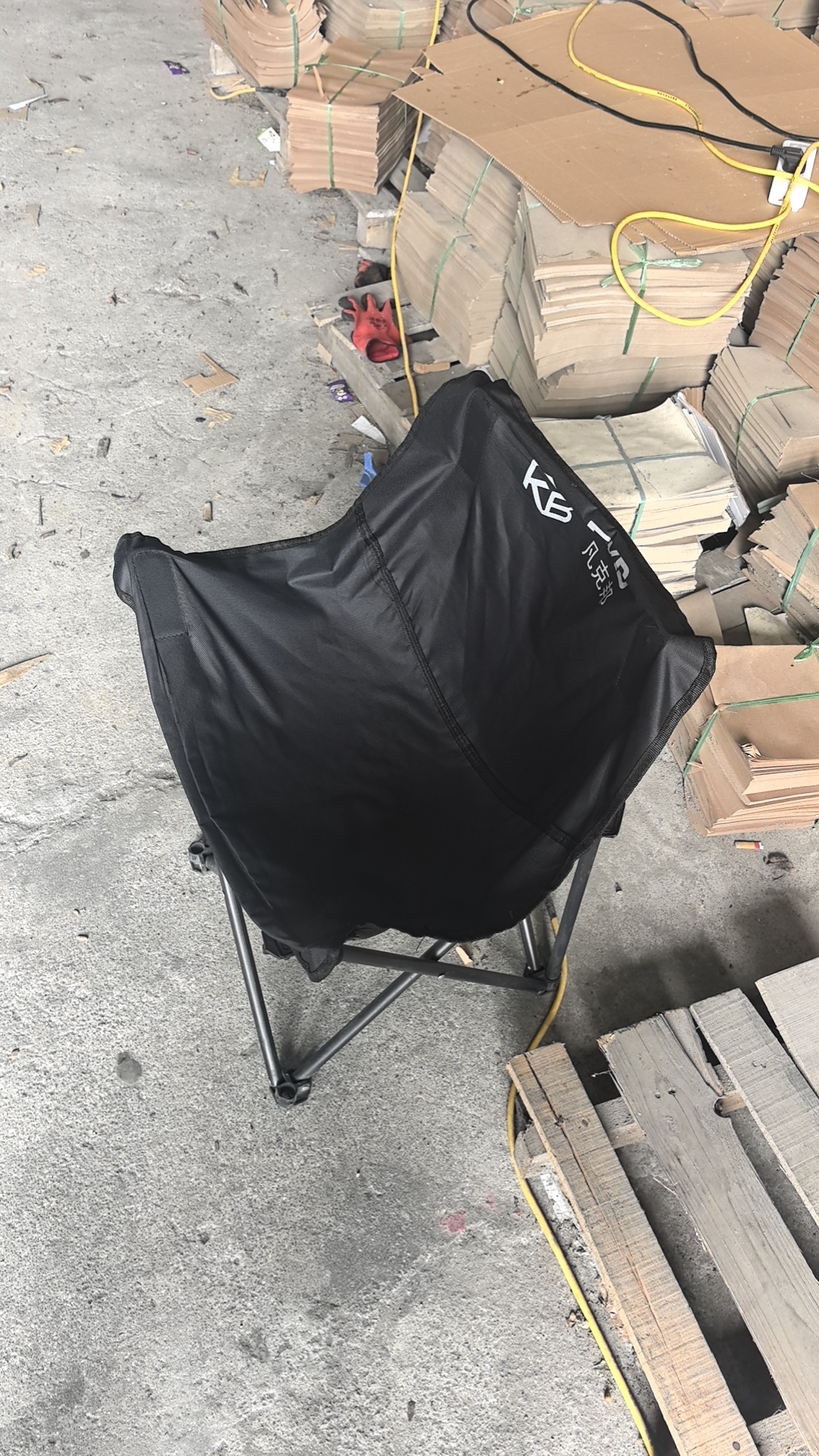 出门，遇到一家叫“乡下人”的餐馆。乡下为坤卦，坤为广为大为人多，接了地气客流就多
