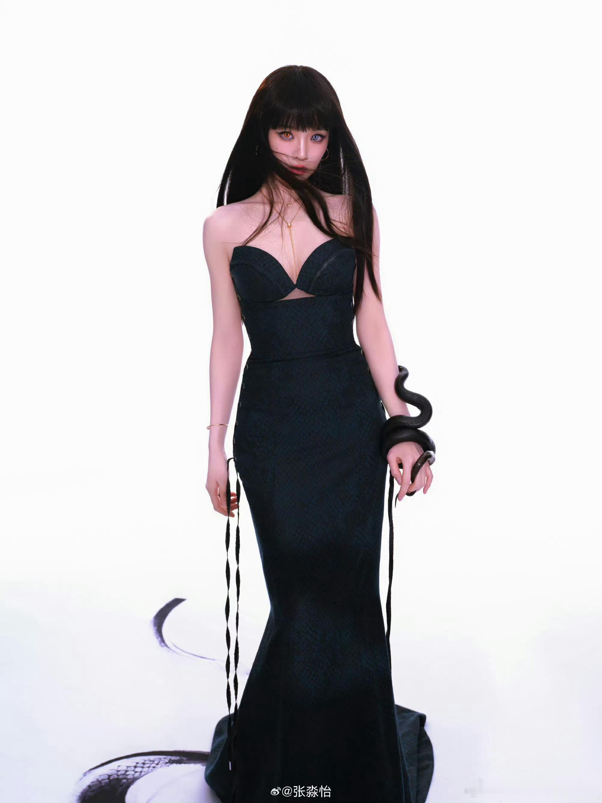 张淼怡异瞳蛇姬 张淼怡把蛇姬的神秘冷艳拿捏了！异瞳眼眸惊艳绝伦，蛇影点缀精致独特