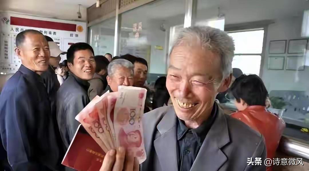 经济学家建议：农民养老金涨至1000元，比投资更实在的稳经济良方
 
当下国内稳