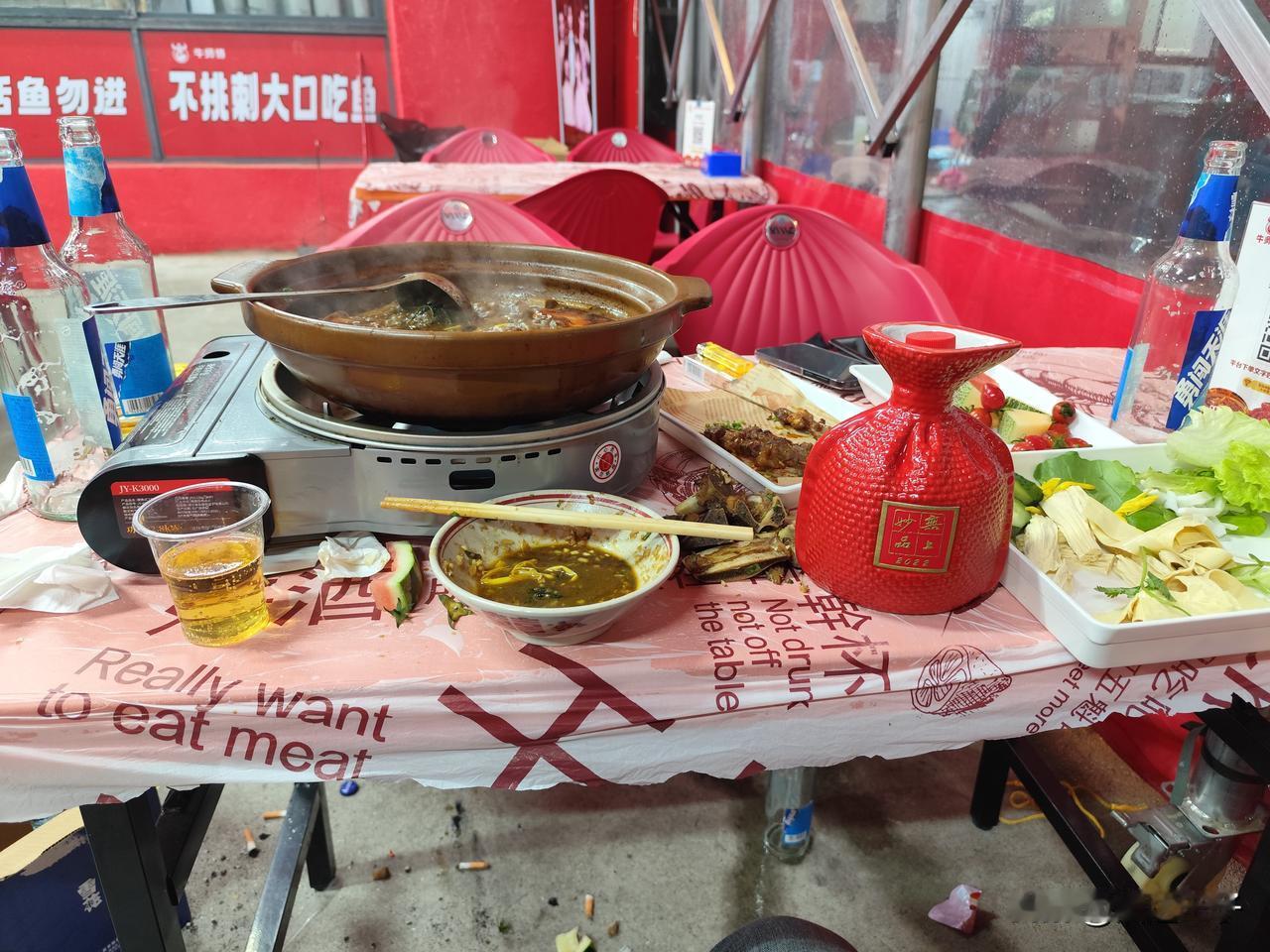 我这个兄弟跟我喝酒从来都是白酒加啤酒混着喝，好多次喝的我咋回来的都不知道。