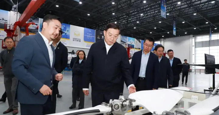 王凤朝调研商业航天和低空经济产业重点企业开展“进解优促”工作时强调 以更大力度推动低空经济产业高质量