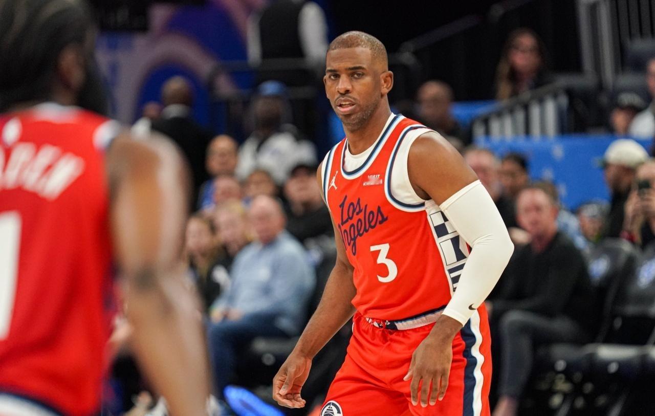 美媒：快船队一直在交易截止日前探索保罗的潜在交易方案。

如果保罗不能被交易，那