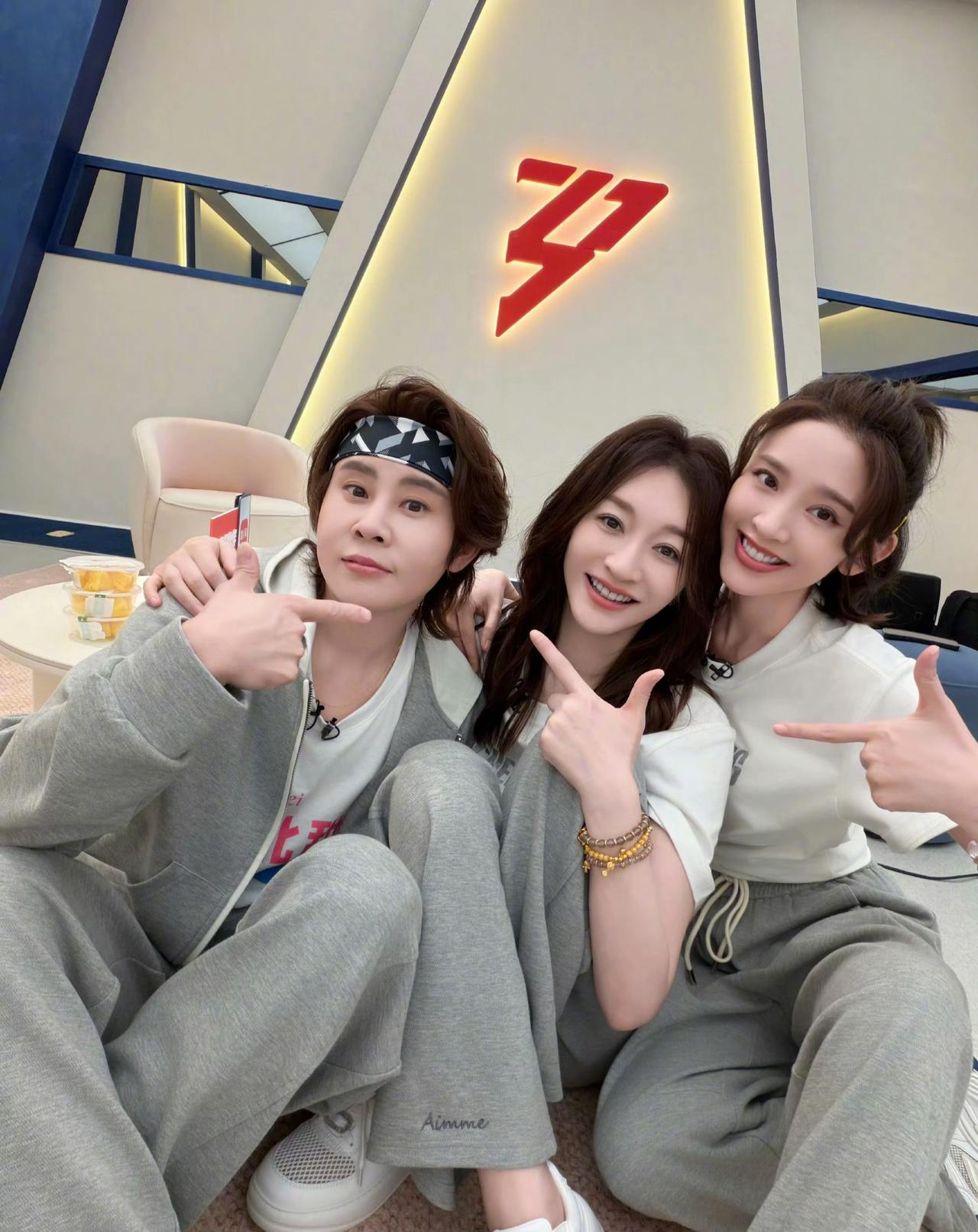 濛主参加浪姐7精准吐槽浪姐7的直播像菜市场，一公和唐艺昕李小冉组队，一个不在调上