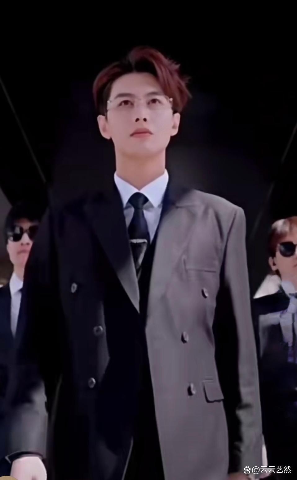 离雪
五年前，卓然集团面临破产倒闭，今天，一重要企业要来考察评估，准备对卓然集团