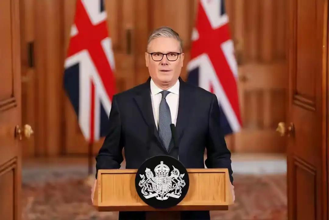 美国总统特朗普表示，英国首相斯塔默曾阻止美方使用查戈斯群岛上的军事基地用于打击伊