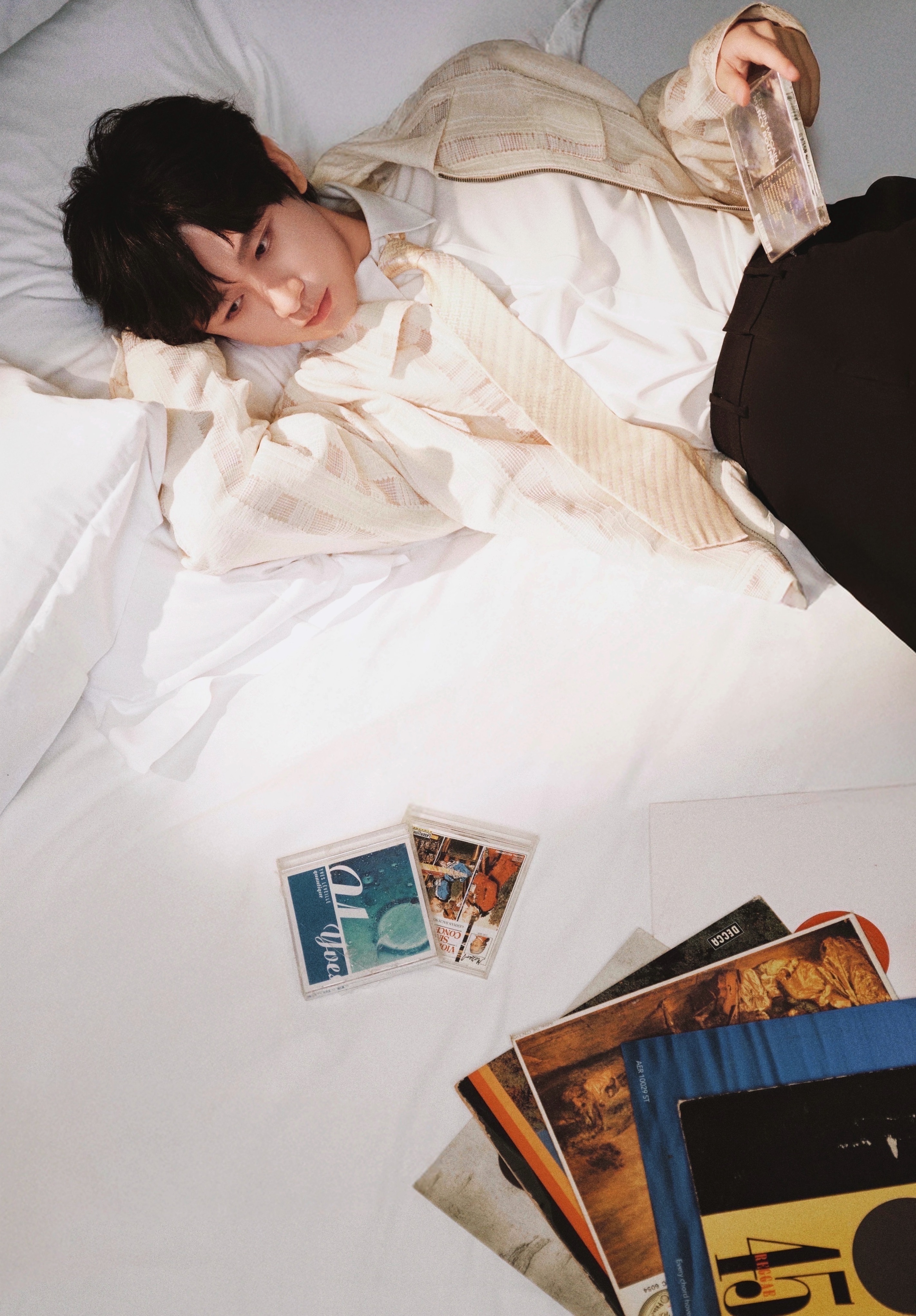 成毅 × 冬至营业，亮相代言品牌直播活动，身穿 ADSB ANDERSSON B