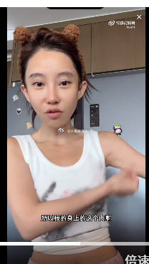 冯提莫自曝肚皮松的原因   我在前年，差不多两个月左右瘦了10多斤，感觉有两处部