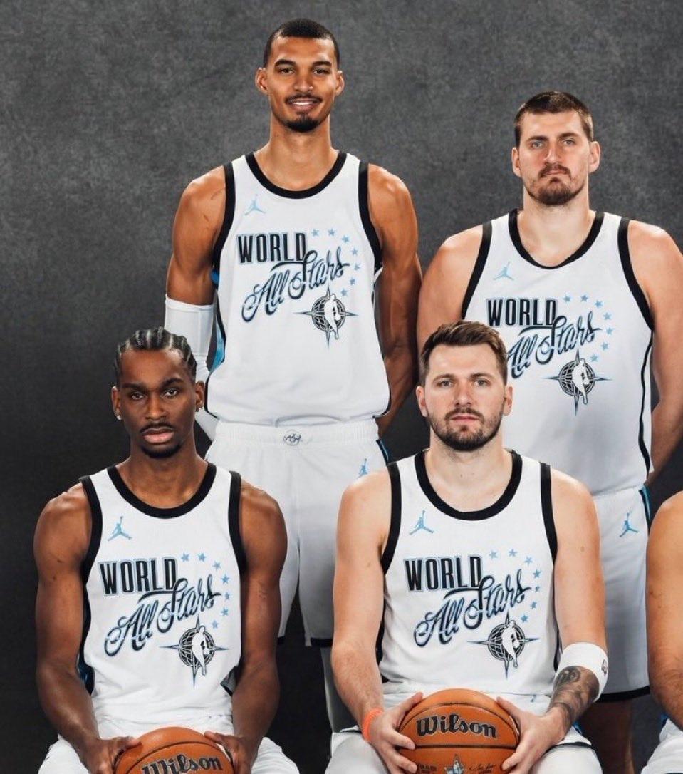 维克多·文班亚马：
场均 24 分 – 11 篮板 – 3 助攻 – 3 盖帽 