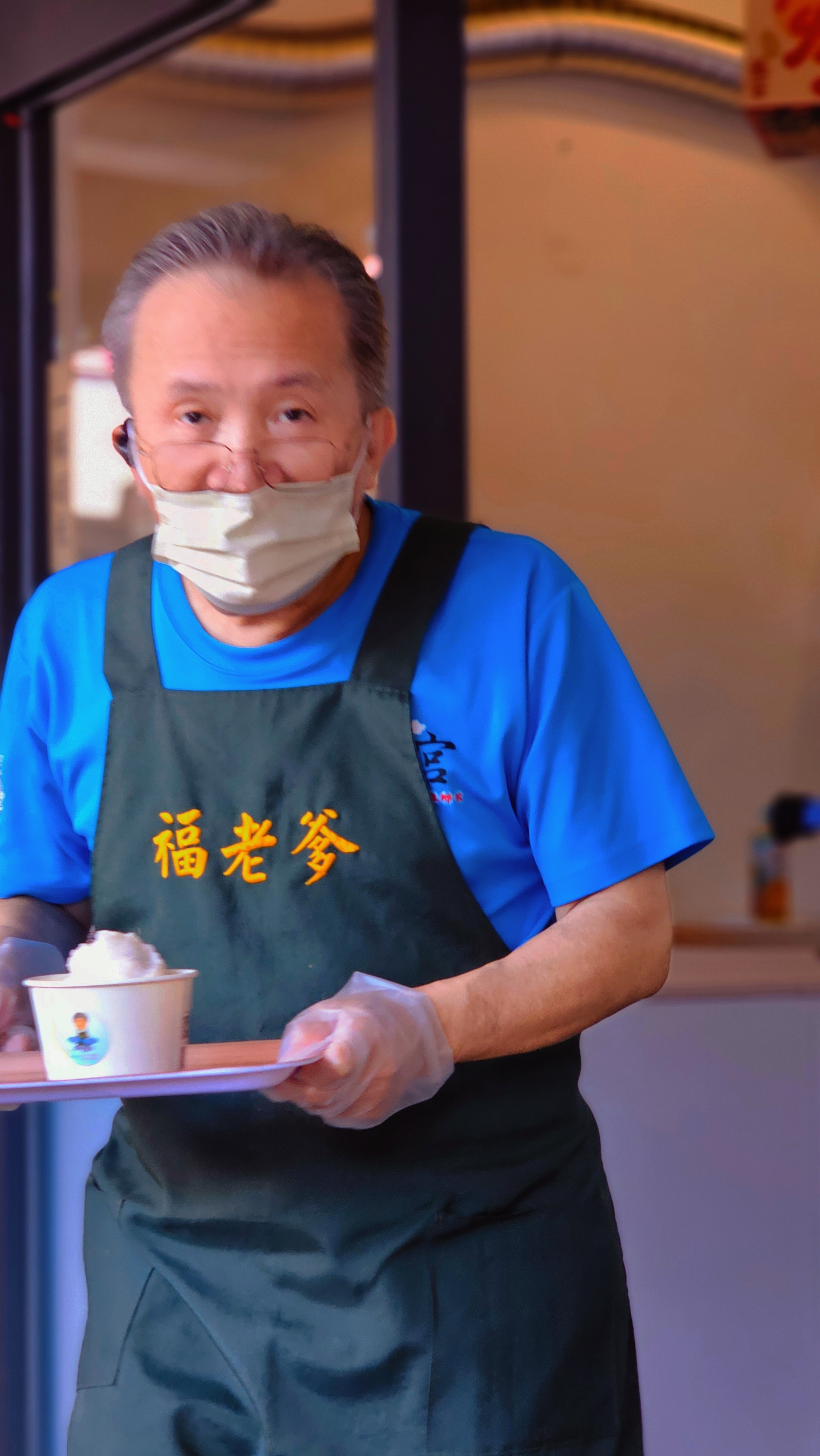 今日午後，陳董與賢伉儷來訪，熱情邀約一場甜點探險。我們置身在用新鮮果物打造的冰淇