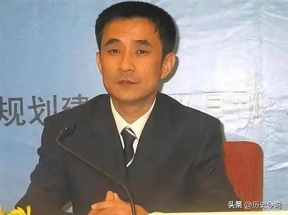 1999年弃加油站囤北京600亩荒地狂赚50亿，为女星豪掷1.2亿反被告，王永红