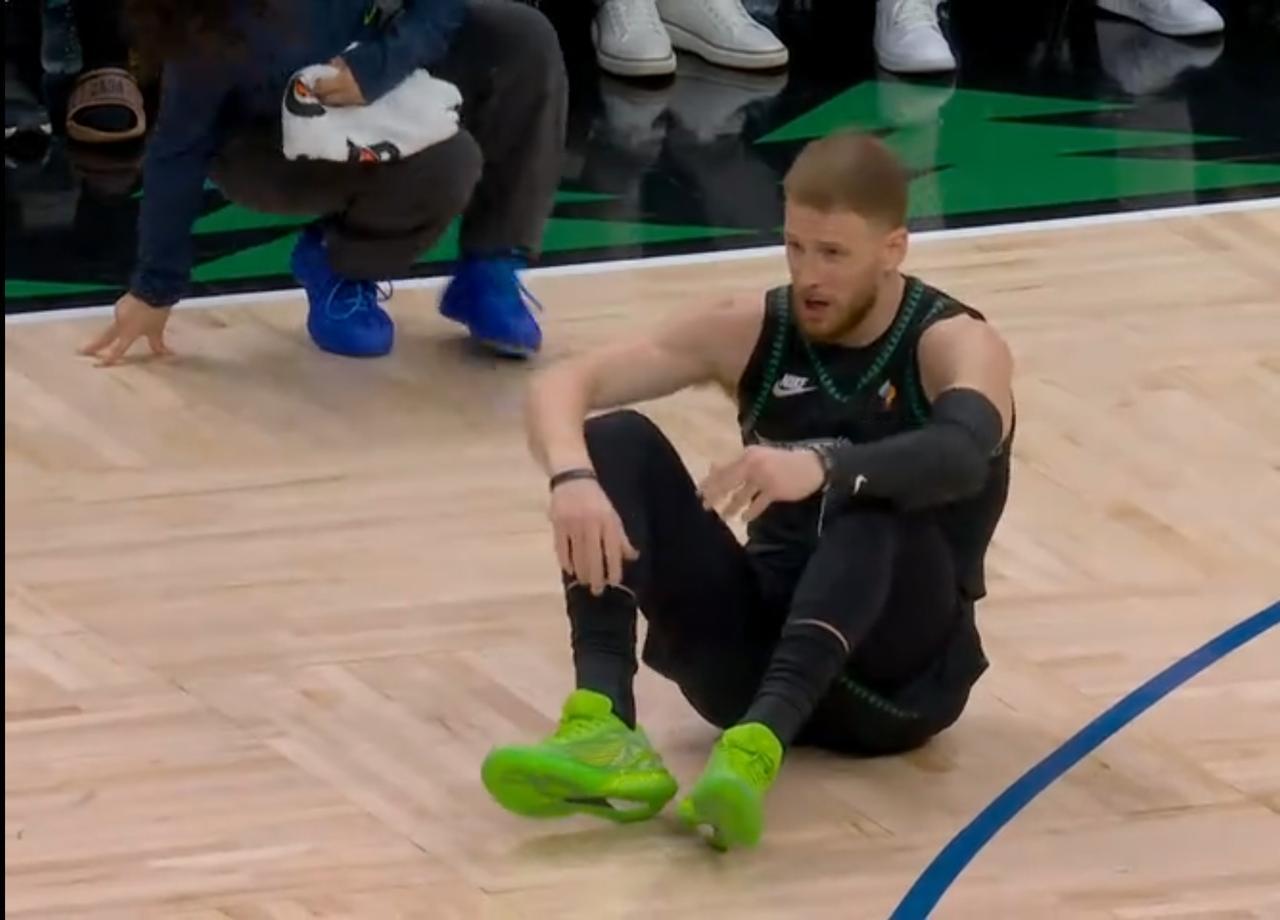 爱德华兹痛失后场搭档，迪温琴佐疑似跟腱受伤离场！

森林狼本想在主场一鼓作气拿下