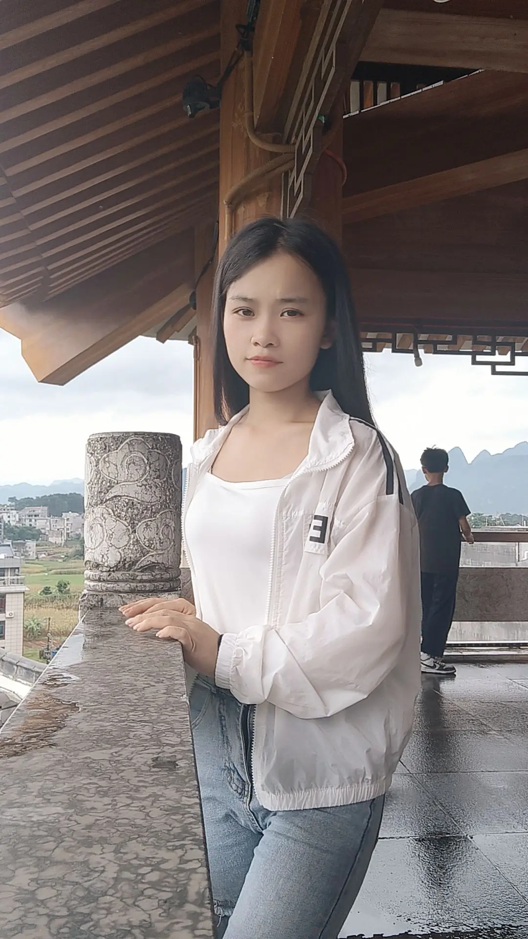 怎么不累呢 一个人没有靠山 没有避风港 没有精神支柱 更没有替我撑腰的人