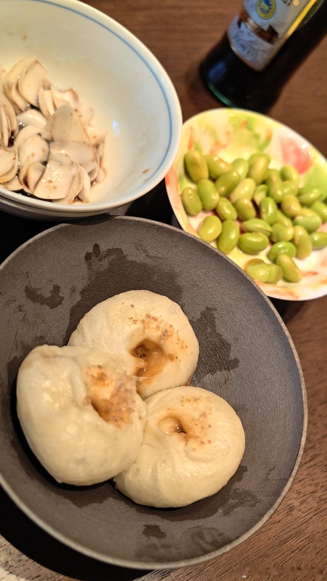 是日午餐​​酒糟毛豆​醋拌百合​小笼包图二九年兰州鲜鲜百合两头剥除外面老的吃最新