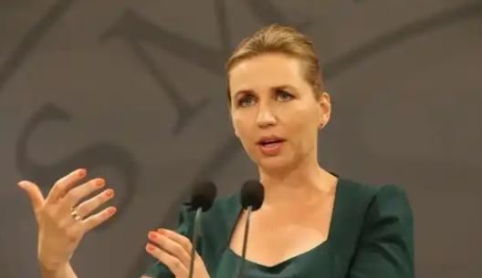 丹麦眼下爆出两桩国际笑料：其一，丹麦女首相为向美国示好，不断对华强硬，可转眼美国