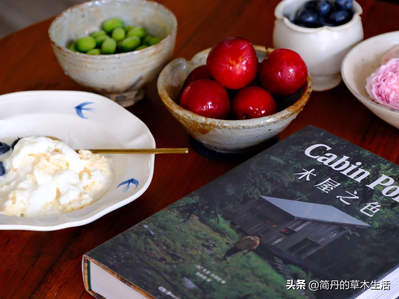 日出而作日落而息就好，自然平常，无需多出彩也不要太暗淡。比上不足比下有余，不因世