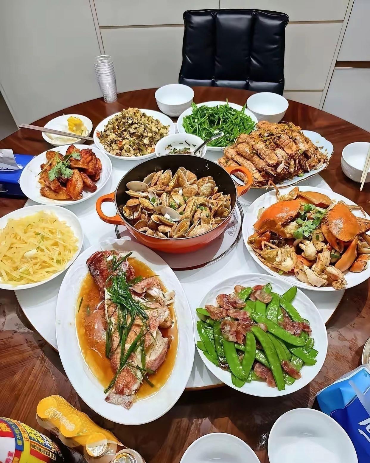 800块钱能拿下这一桌菜吗？ ​​​