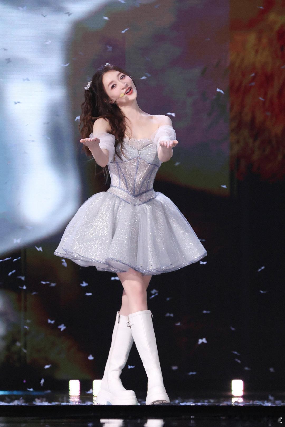 李小冉王濛说就想和李小冉pk乘风2026王濛在线约战，就想和李小冉一较高下。 