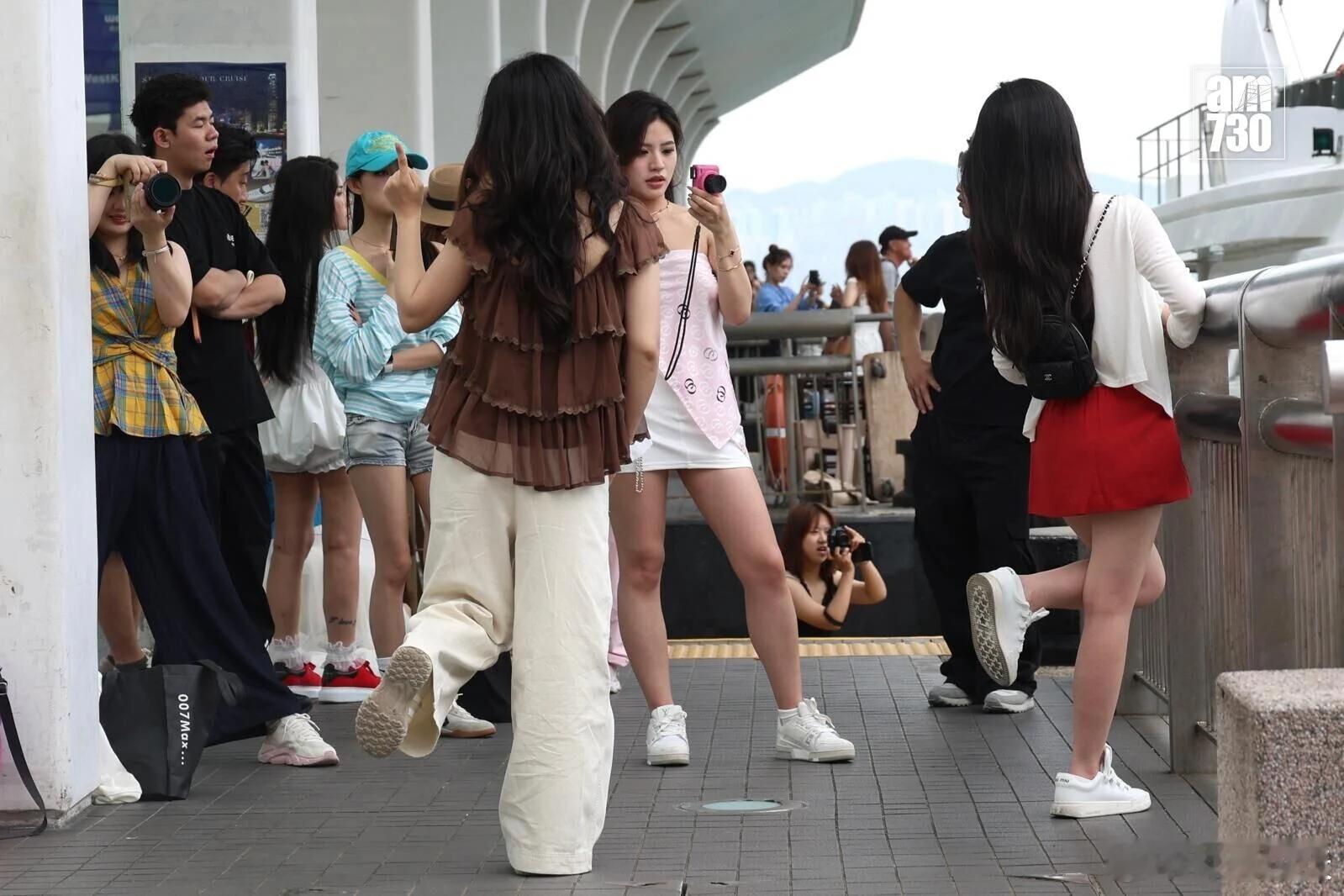 港媒:广州旅客日花万元游港，深圳旅客大赞香港舒服AM730报道，内地五一黄金周假