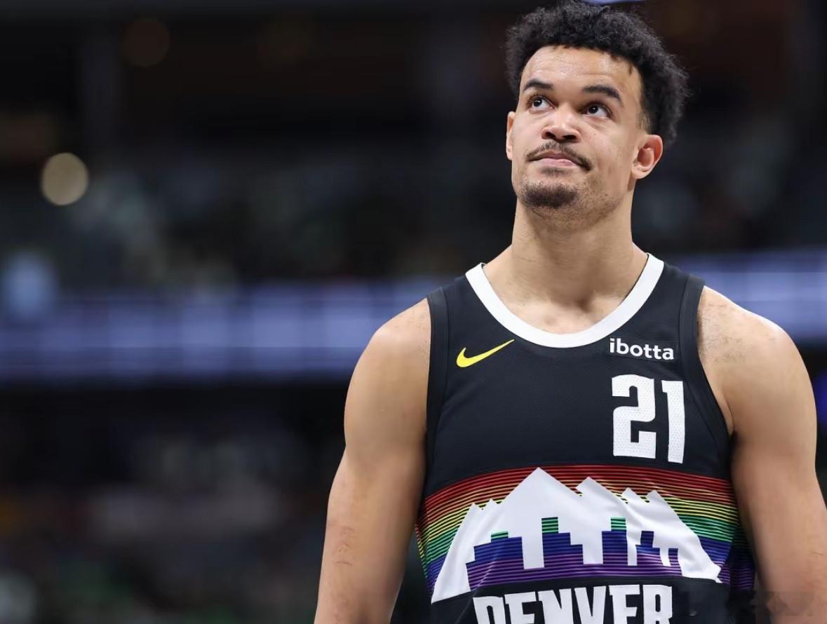 斯潘塞琼斯掘金队NBA落选秀励志故事NBA自由市场💪从双向到千万年薪！琼斯拒2