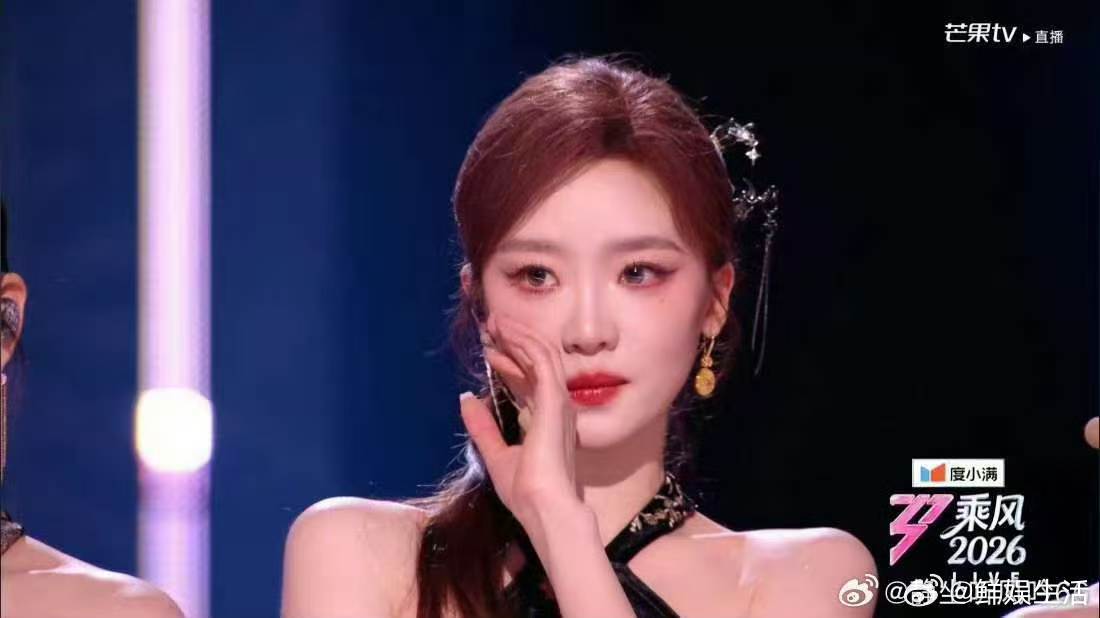 张月穿旗袍了张月四公穿旗袍牢记观众的小期待，四公身着旗袍从容表演，张月兼具颜值与