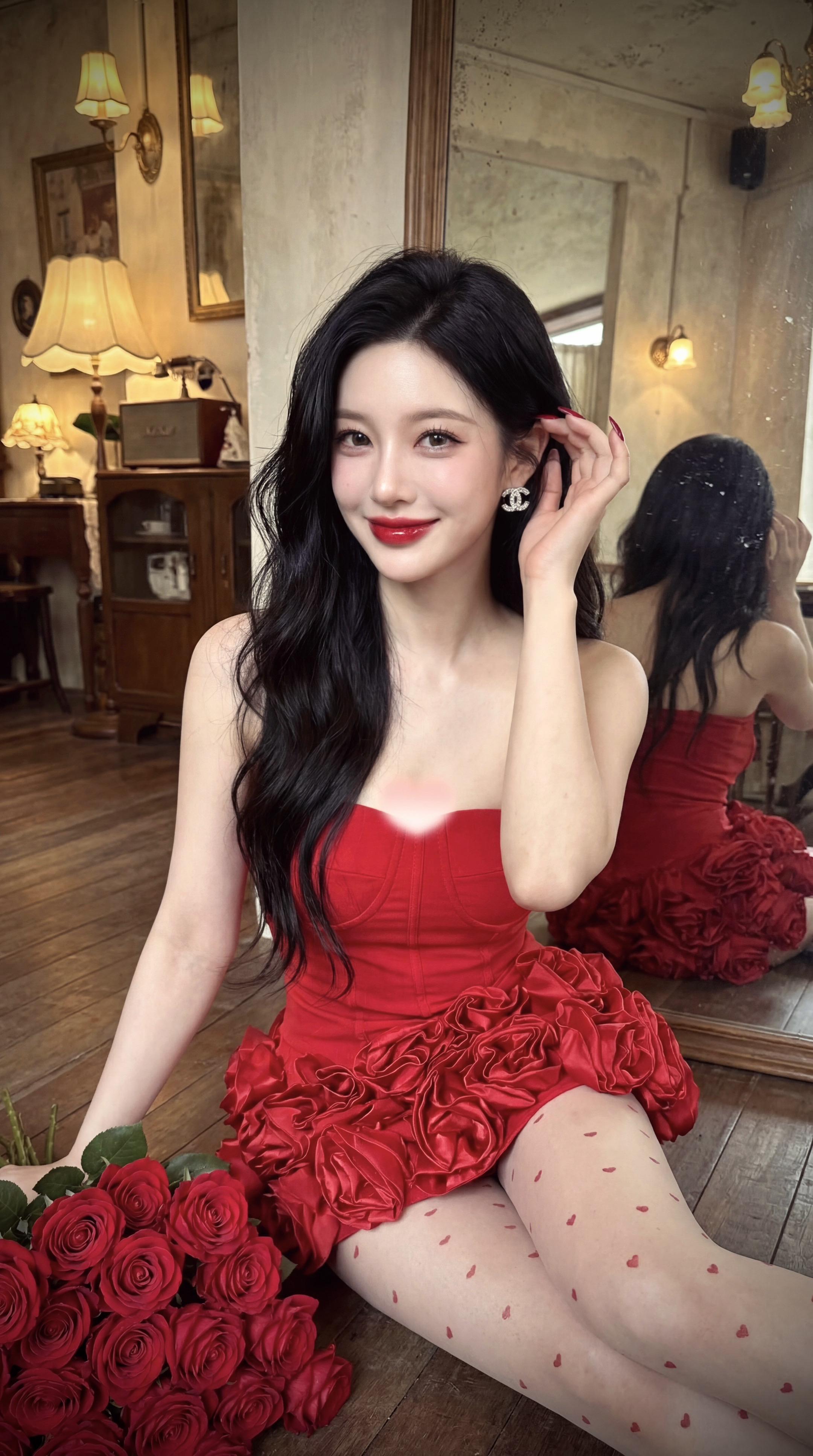 镜中的自己 偶尔红妆。