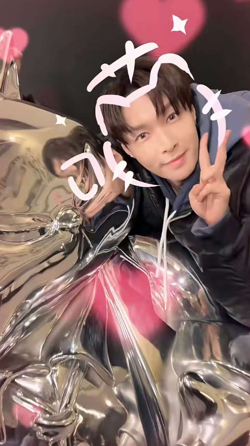 张艺兴给大家表演一个魔术张艺兴表演魔术张艺兴给大家表演一个魔术，不错不错，