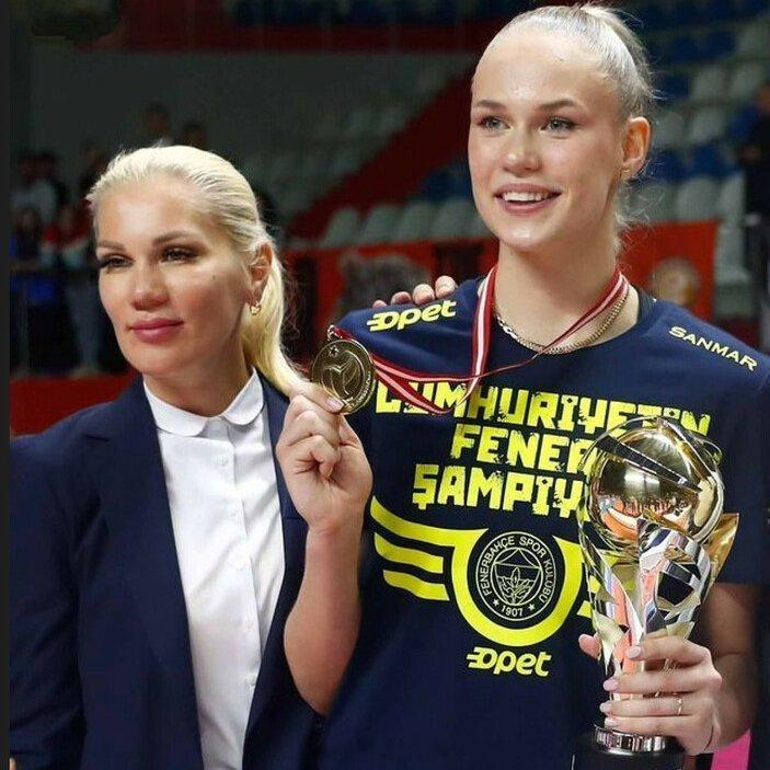 女排 费多罗夫采娃的母亲兼经纪人Ekaterina Fedorovtseva:和