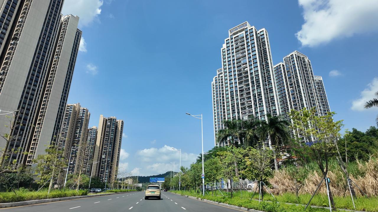 孩子大了，为什么要买一个好的学区房？
大家不要觉得买学区房买到的只是教学质量，其