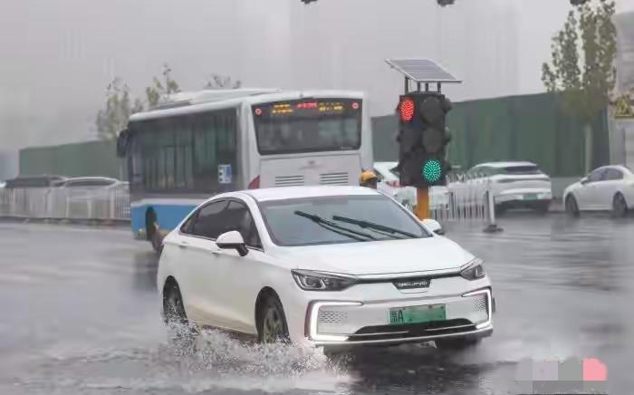 [大笑]可不要这么说，去年大概就是这个时候，华北平原很多地方降下了10年未见的秋