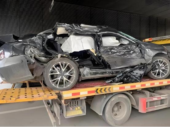 山东济南，一男子给自己的车投保了48万的商业险后，车辆被撞报废。可当男子向保险公