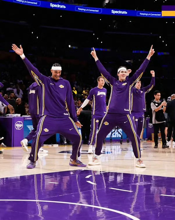 艾顿、八村垒、海斯合投11全中！比小里7投1中强多了奇才vs湖人