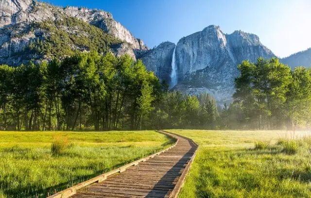 【04.18修身心语】
您好！
如果一个人对待家人不耐烦，对外人却很和善，不是人