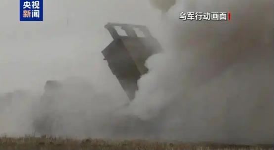 3月25日俄乌战场又闹出新大事，前线打得不可开交，俄罗斯后方的关键输油港还遭到偷