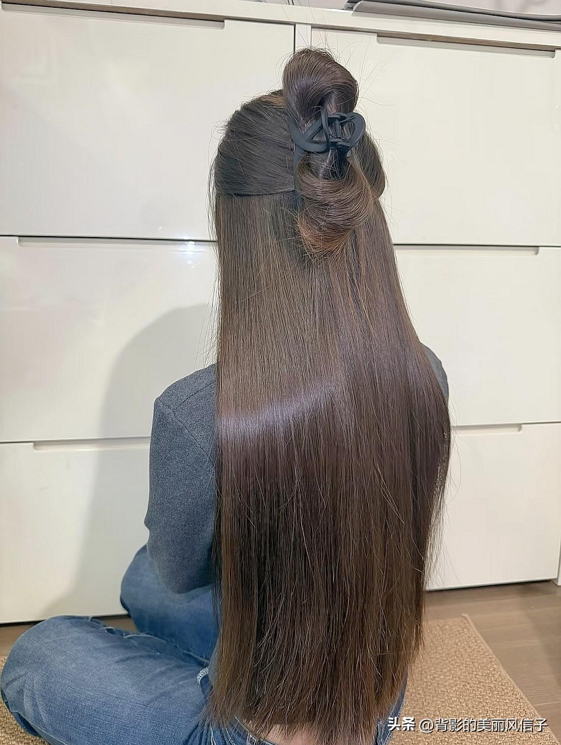 万能的友友们头发是编成麻花辫好看还是后披头散发好看[害羞][害羞][害羞][害羞