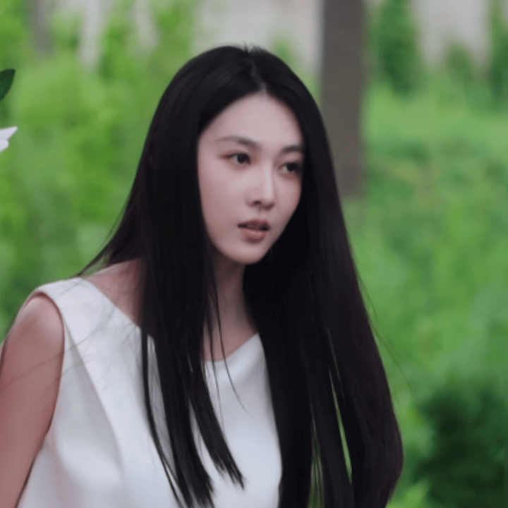 恋综白月光赛道再添一员被沙玥儿初登场镜头狠狠戳中，气质干净柔和，待人温和大方，不