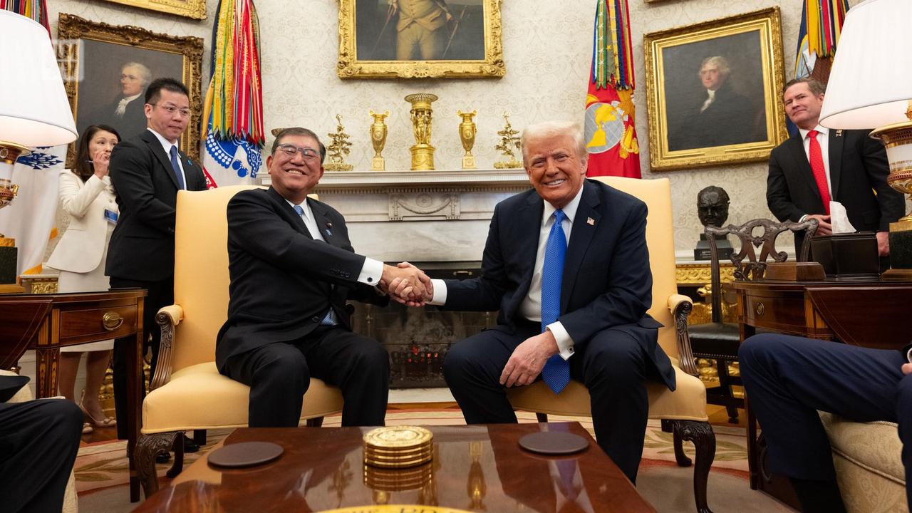 4月1日官方报道，日本前首相石破茂在近期专访中，直言与特朗普两三次官方会晤的亲身