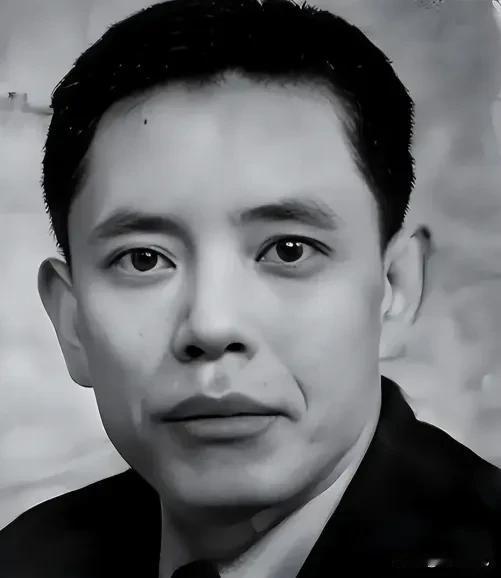 1948，毛人凤派特务沈醉去暗杀自己的姐夫余乐醒，沈醉到达时，毫不知情的余乐醒正