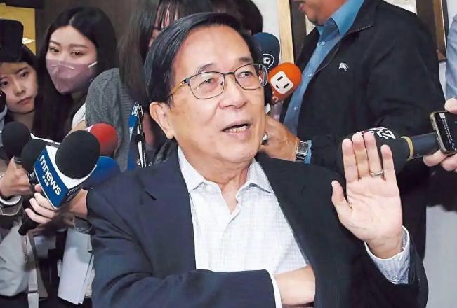 台湾青年联合会理事长何溢诚发文写道：“万一大陆要对台动武，恐怕连解放军人影都还没