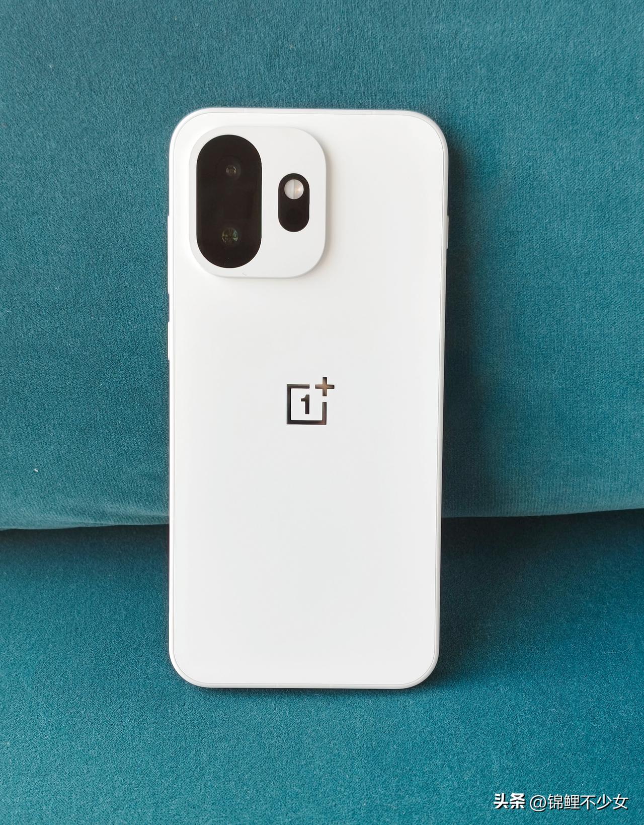 太久没玩游戏了，王者荣耀怎么还出了新英雄了。用一加15T玩了两把，依旧用我的安琪