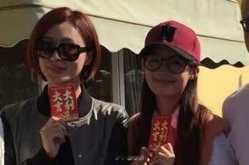 问，这个帽子出现了几次，出场率很高李沁