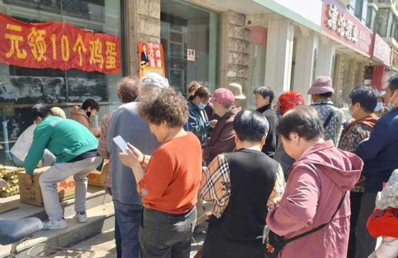 听课送鸡蛋，听课送米面油，这种“天上掉馅儿饼”的好事情已经成为了老年人圈里子的常