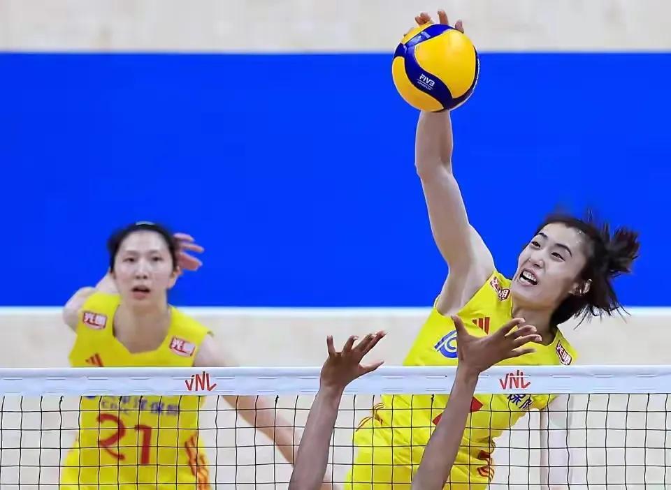 中国女排1：3惨败加拿大，球员得分数据如下：

李盈莹：24分，49扣21中3失