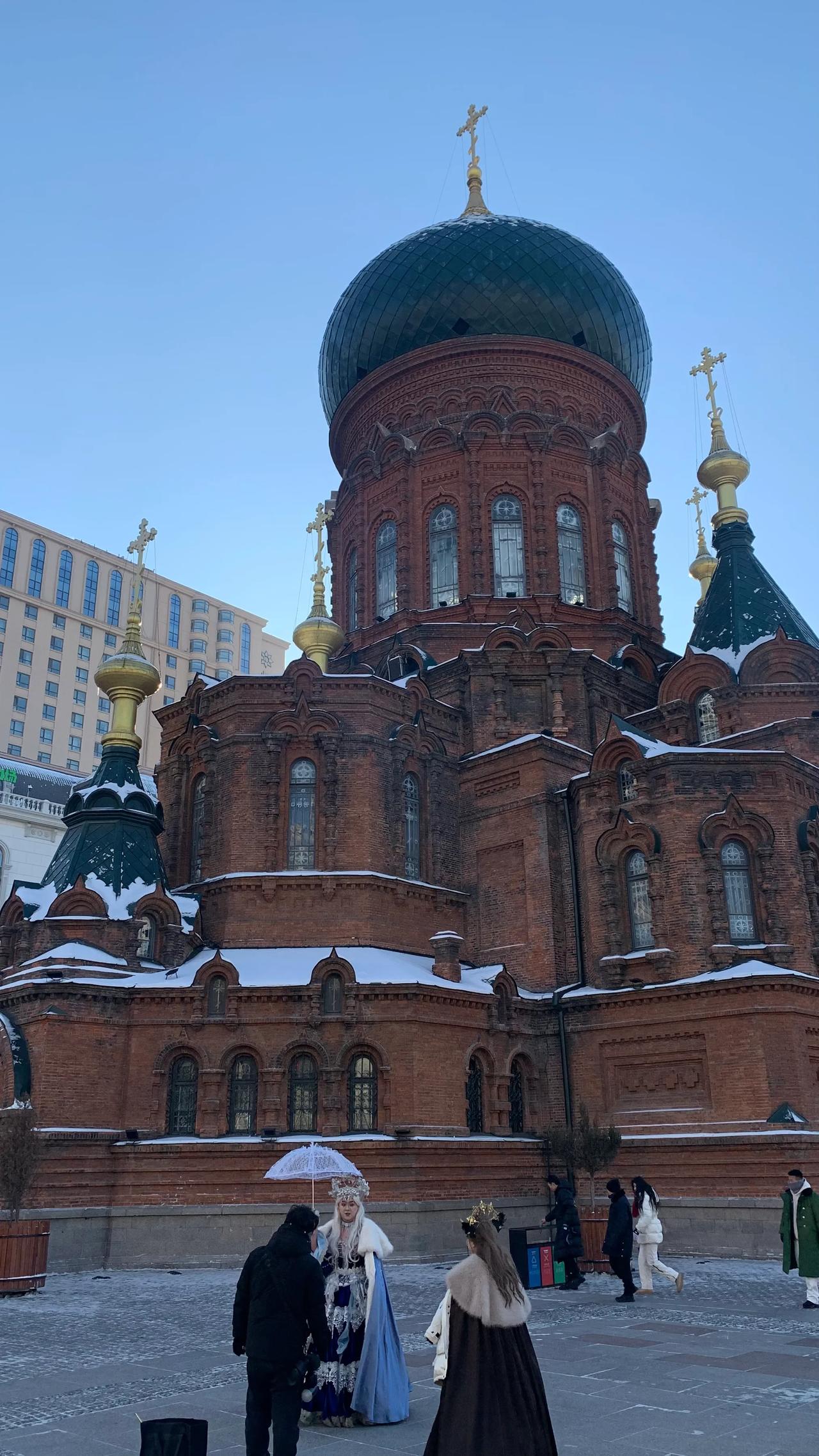 冬季的索菲亚教堂格外靓丽，它是哈尔滨坐标建筑，更是旅游小伙伴们打卡的必去之处。