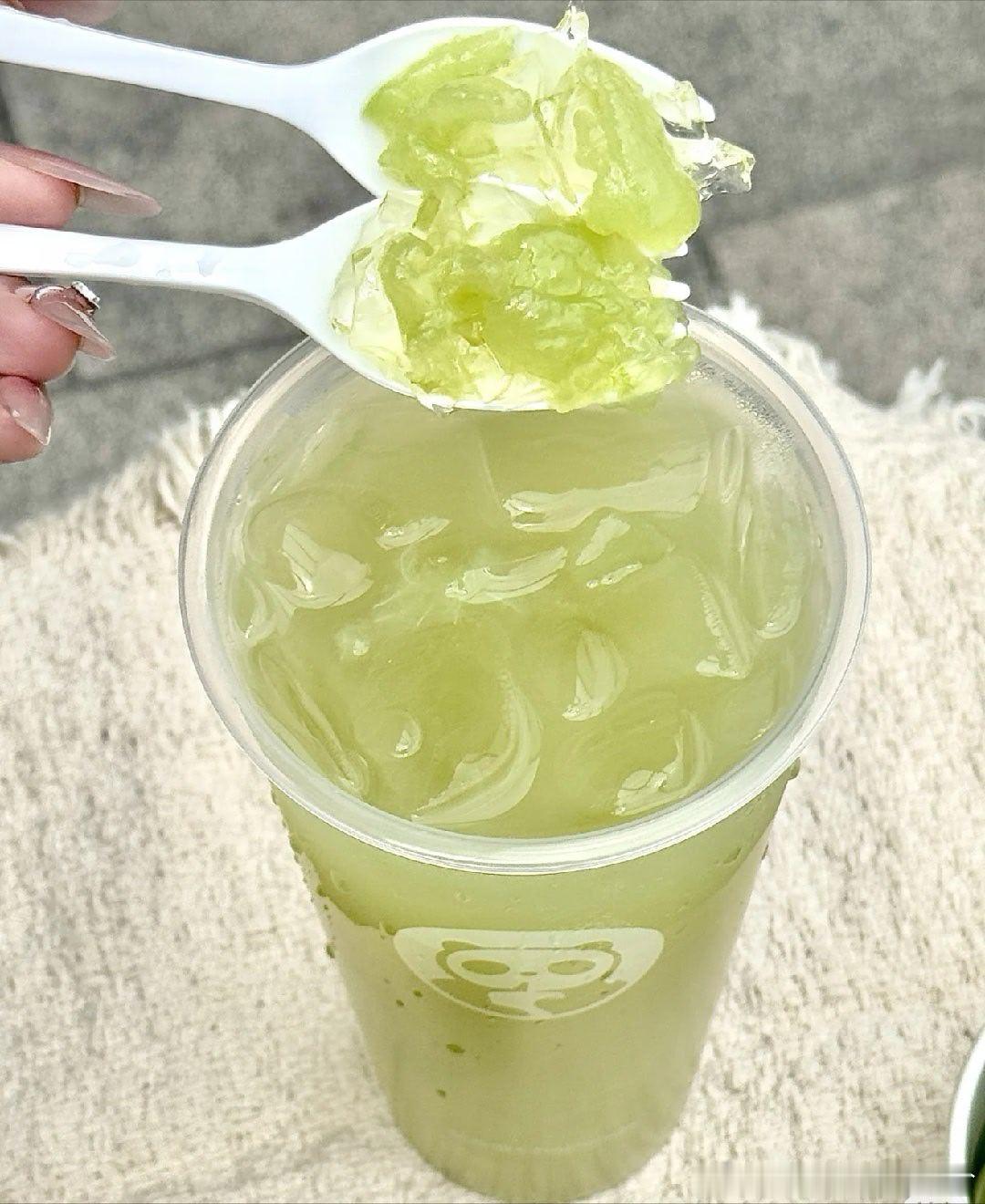 茶百道茶百道  这个夏天请用茶百道的青提茉莉统治我吧我的夏日白月光青提茉莉终于回