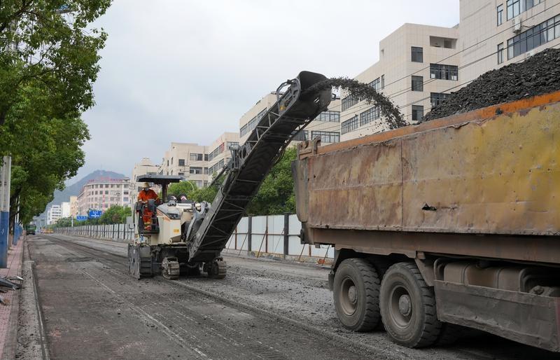 【东阳这条路改造提升，注意绕行】近日，东康路（广福东街至湖莲东街路段）道路提升改